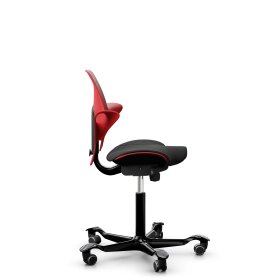 HAG Capisco Puls 8020 Bürostuhl Sattelsitz mit Sitzflächenmatte Rot Nexus Schwarz NEX13 Schwarz Gestellfarbe Weiche Rollen für harte Böden